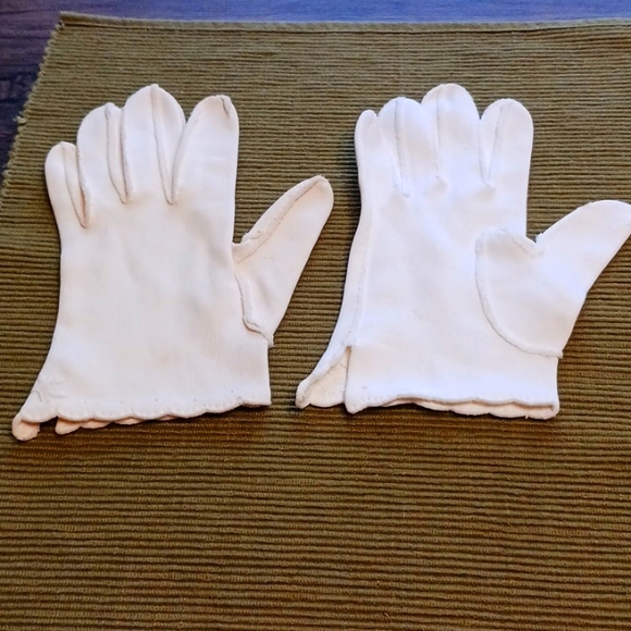 Vintage Gloves - Picture 1 of 3
